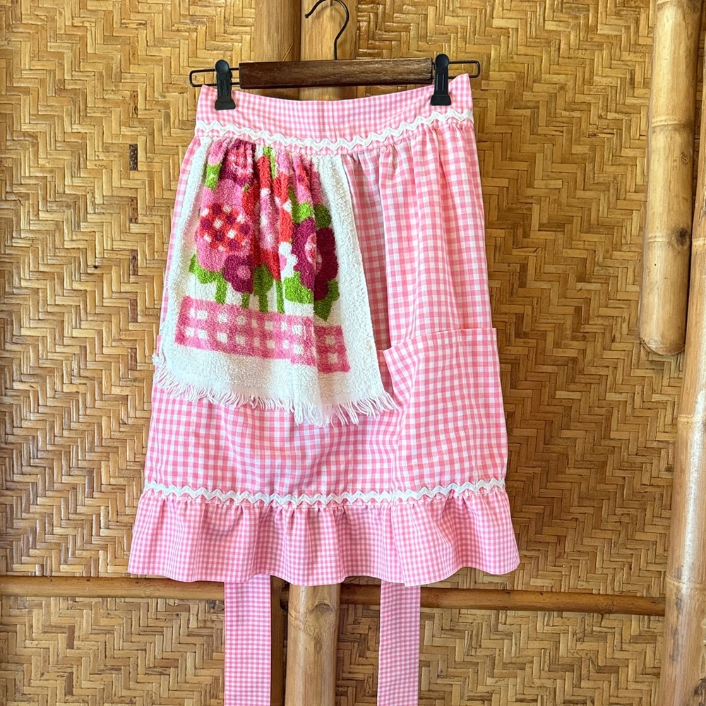 Vintage handmade Pink Gingham apron Skirt with towel Floral Design